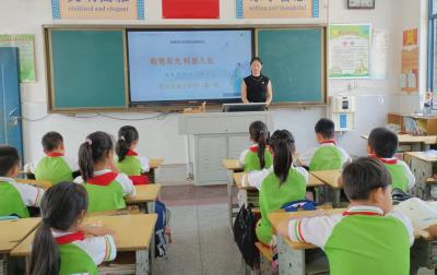 房县东城小学：尊师重教润童心  立德树人铸师魂