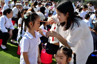 房县实验小学天明校区：别样开学礼  启智一年级