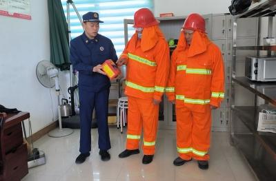 房县东城小学：消防“管家”进校园筑牢校园安全网