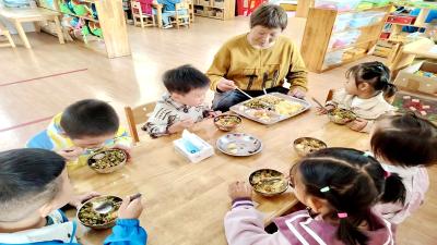 房县青峰镇中心幼儿园：家园携手筑防线 膳食共育护成长