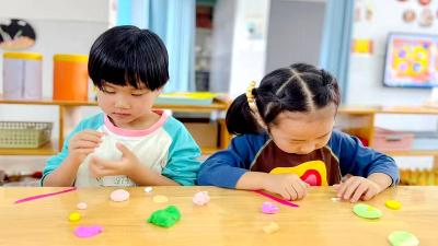 房县城关镇第二幼儿园：童心迎双节 筑梦爱国情