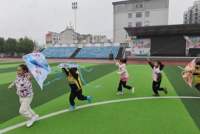 房县东城小学：“筝”情相约 放飞梦想