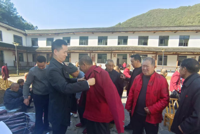 野人谷镇：喜迎重阳佳节 弘扬敬老新风