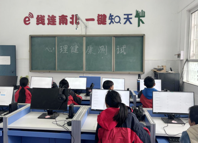 上龛乡上龛学校：守护灿烂笑容 播种心理阳光