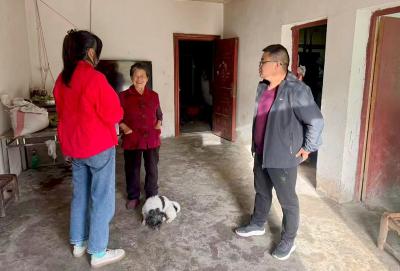 窑淮镇：暖心走访筑牢特困群体“温暖安全线”