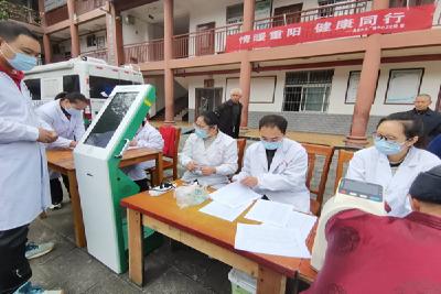 房县卫生健康局开展“敬老月”系列活动