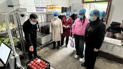 门古中学膳食监督家长委员会开展十月活动