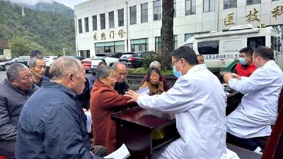 县医共体建设结新果：医共体揭牌仪式圆满举行 义诊服务同步暖人心