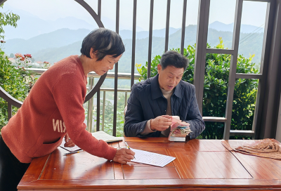 尹吉甫镇：小辣椒映红致富路合作社架起连心桥