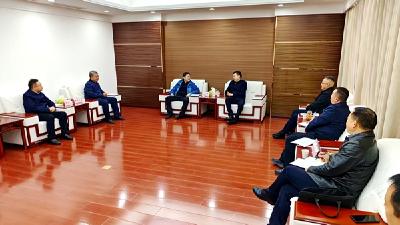 杨丹华与中国环境报社有限公司副社长余剑伟座谈