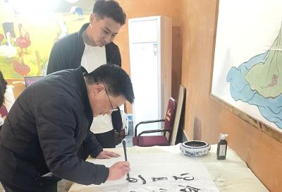 房县供销社：翰墨颂金秋 歌声敬重阳