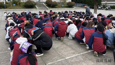 门古中学开展避震疏散演练