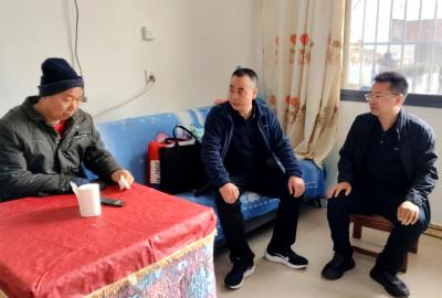 重阳暖桑榆 代表送温情 —— 门古寺镇人大组织开展老党员老干部慰问活动