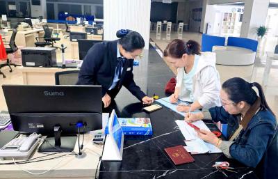 房县：政务服务不打烊 便民服务暖人心