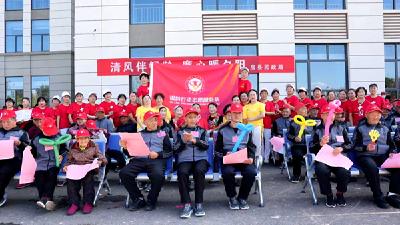 “清风伴银龄 廉心暖夕阳”活动走进房县社会福利院