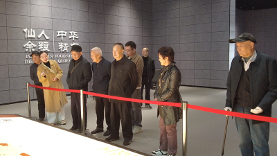 我县组织离退休老干部开展重阳节参观考察活动