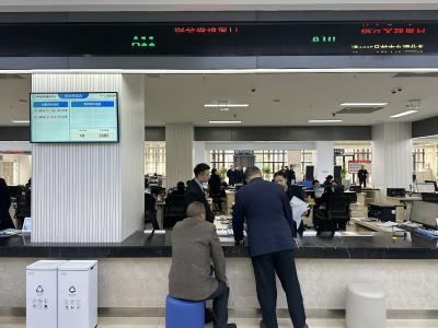 我县政务服务大厅优质服务获群众点赞