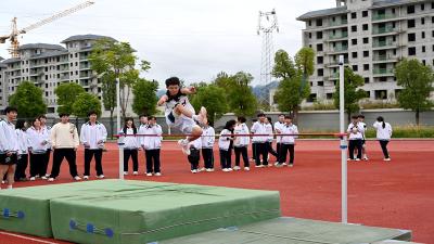 房县第一中学：秋韵飞扬展风采 青春激昂谱华章