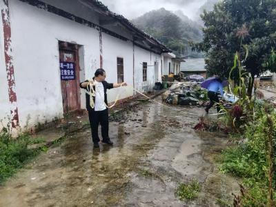 野人谷镇:干群同心筑牢防汛“安全堤”
