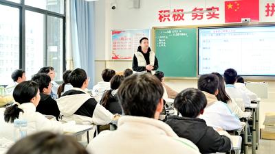  房县第一中学：课堂展风采 教研促成长
