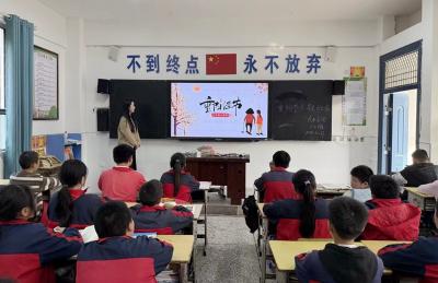 大木厂镇大木小学：重阳敬长辈 美德需传承