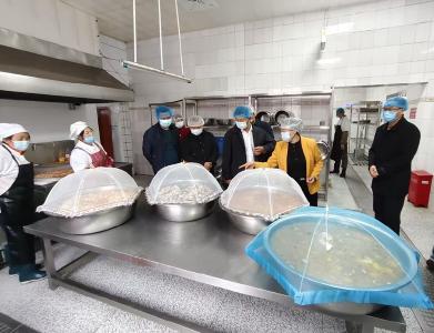 军店初中：膳食管理开门迎接社会监督