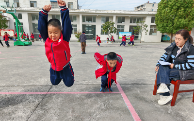 城关镇桃园小学举办冬季运动会