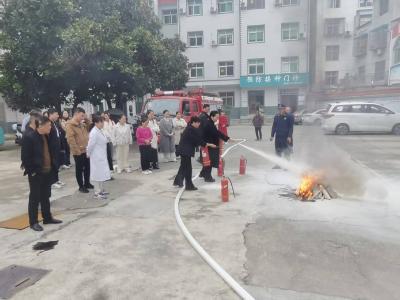 青峰镇：举办“每月一课”应急培训 淬炼基层应急先锋 筑牢冬季“防火墙”