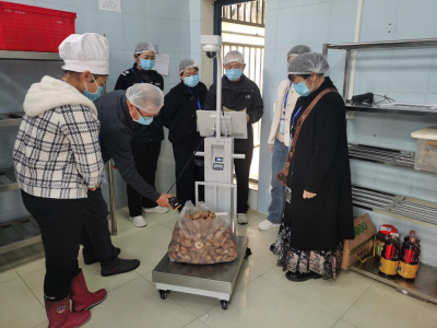 白鹤学校：开展“食材采购监督”活动  