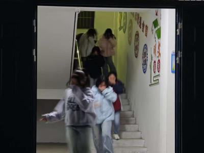 门古中学开展夜间应急疏散演练