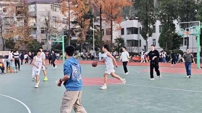 门中中学举办趣味运动会