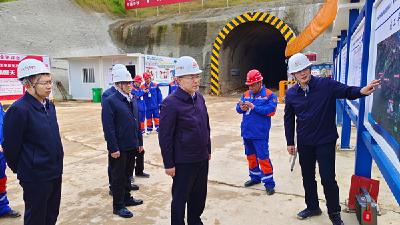 省水利厅党组书记、厅长张俊勇来房调研水利项目建设