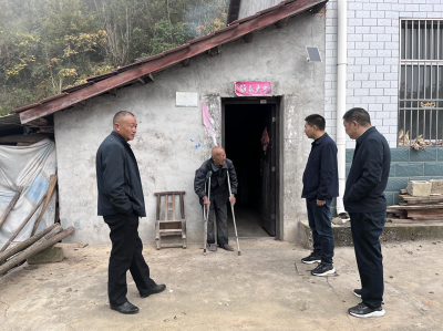 尹吉甫镇：民生走访暖民心 精准帮扶解难题