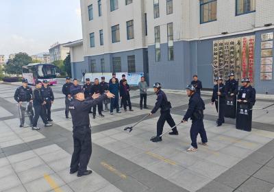 房县东城小学：法治副校长“实战教学”为守护者赋能