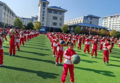 房县东城小学：拍出新花样  收获“心”动力