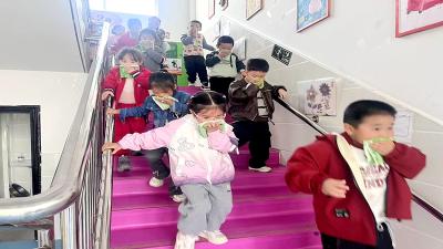 房县青峰镇中心幼儿园：安全“童”行 防患未“燃”