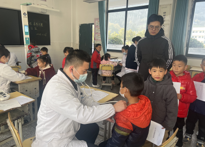 尹吉甫学校：关爱学生健康 筑牢成长防线