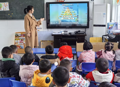 白鹤镇中心幼儿园：巧用“金字塔”让挑食娃爱上均衡饮食