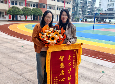 县实验小学：心理疏导助力学生返校  家长赠锦旗感谢育人初心