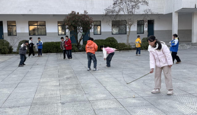 玩转传统陀螺 体悟课文深意——窑淮学校四年级开展《陀螺》主题实践活动