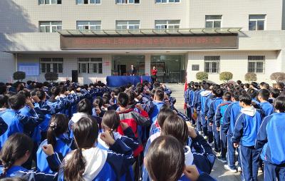 房县实验中学：“大鹏”展翅冲凌霄 共览九天展风华