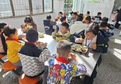 九道乡咸水东风希望小学：家校携手 守护“食”光
