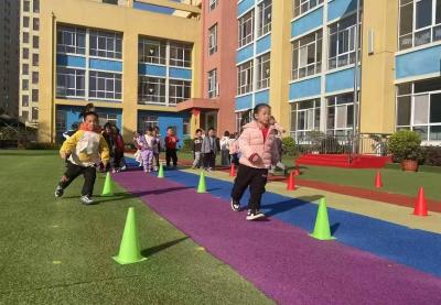 ​城关镇第二幼儿园红色运动会趣味开赛