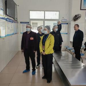 房县土城中学：“两代表一委员”把脉问诊 筑牢校园食品安全“防护网”