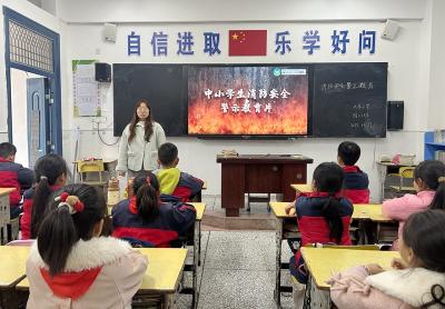 大木厂镇大木小学：组织学生观看消防安全警示教育片