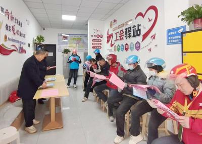 房县总工会：驿站搭台传精神 服务暖心到一线