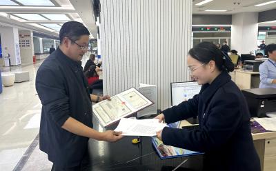 房县政务解企忧   “一照多址”高效办