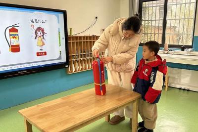 城关镇八里幼儿园：消防逃生演练筑牢安全防火墙