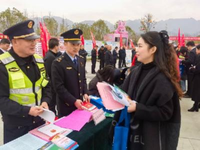 县交通运输局多形式开展宪法宣传周系列活动