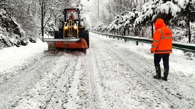 房县交通运输局积极应对冰冻雨雪天气